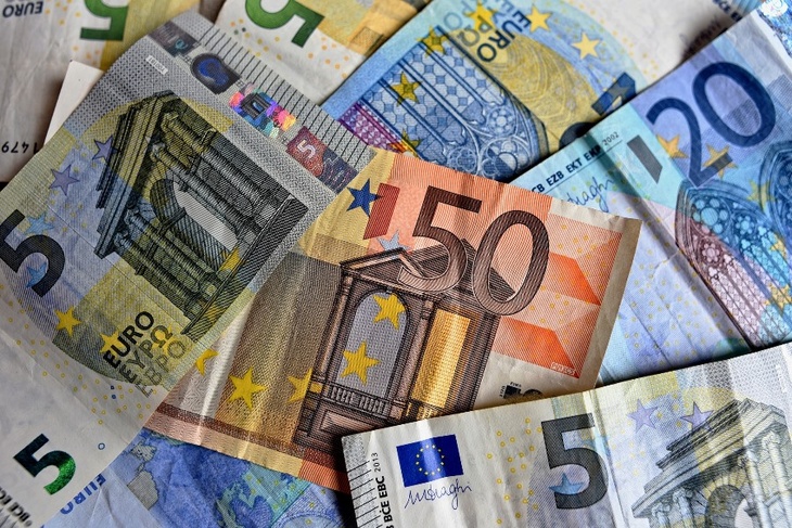 Никто не хочет его покупать: почему сейчас даже трейдеры продают евро