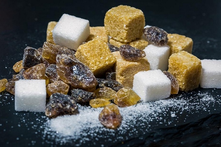 «От белого ничем не отличается!»: Мясников разочаровал любителей коричневого сахара
