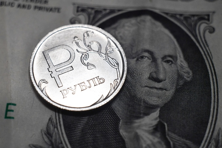 Отобьет минимум 10 рублей: каким будет курс доллара осенью