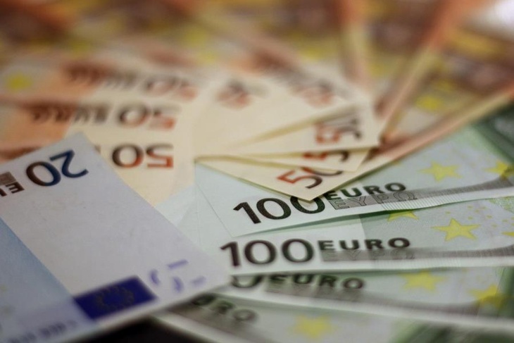 Аналитик рассказал, чего ждать от доллара и евро в ближайшие два месяца