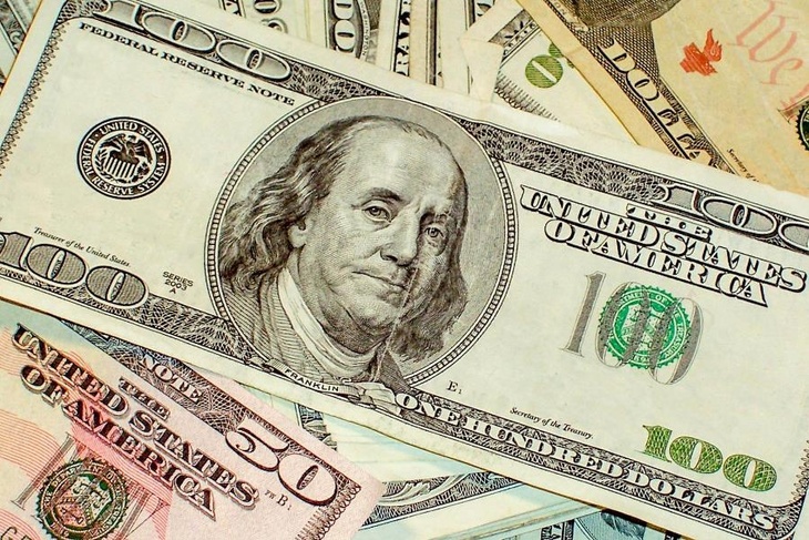 Большой радости в этом нет: экономист рассказал, чем грозит падение доллара до курса 2015 года