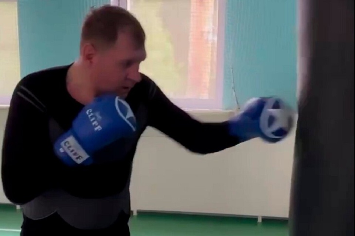 Емельяненко показал, как готовится к бою с Вячеславом Дациком (видео)