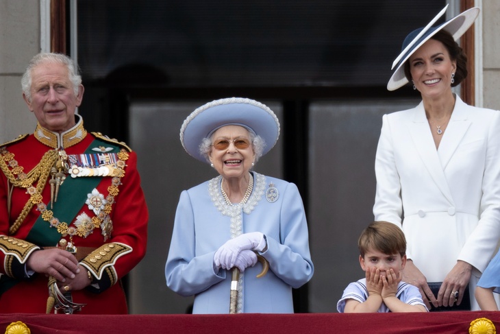 Младший сын Кейт Миддлтон и принца Уильяма стал мемом после празднования юбилея королевы