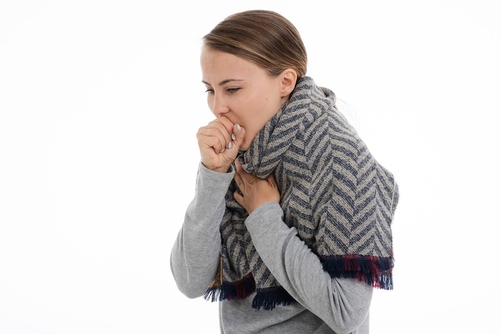 «Сердечная недостаточность или забитые сосуды»: кардиолог рассказал, чем опасен кашель летом