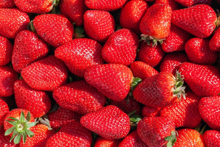 Кладезь полезных свойств: названа популярная ягода, спасающая от депрессии и рака