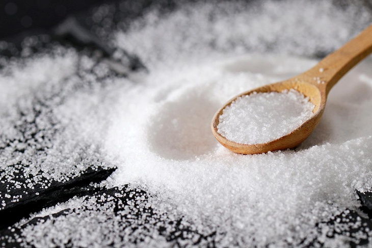 От жажды до усталости: названы признаки чрезмерного потребления соли