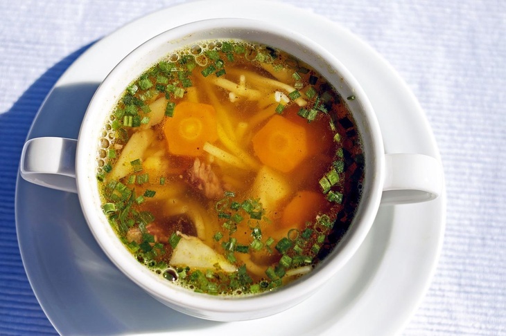 Россиянам назвали самый полезный и самый вредный суп