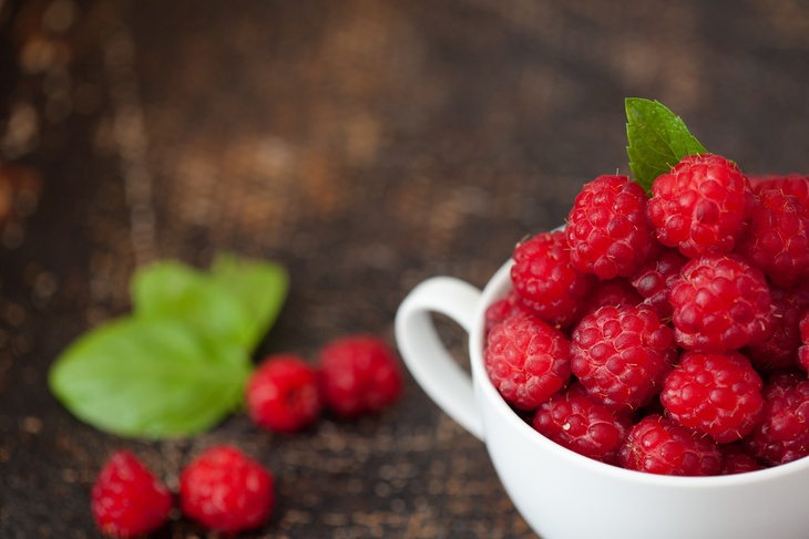 Эндокринолог назвал главную летнюю ягоду для потери лишнего веса