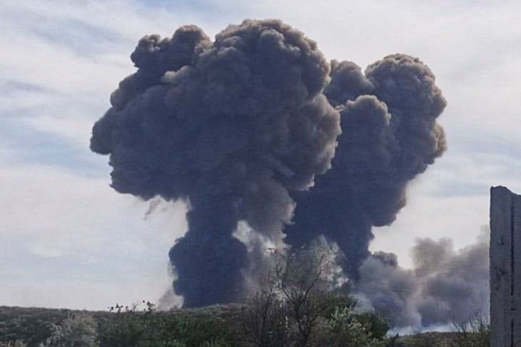 При взрыве в Крыму пострадали 13 человек