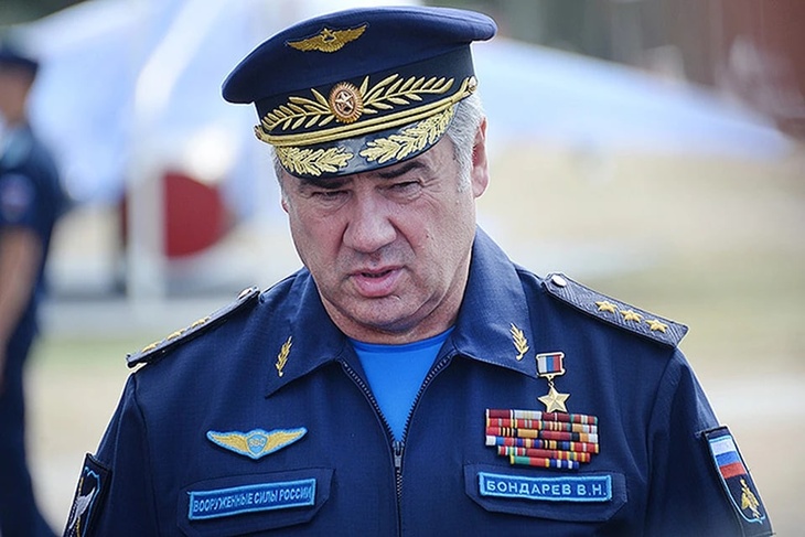 Экс-главком военно-воздушных сил России Виктор Бондарев написал рапорт на министра обороны с просьбой вернуть его в армию