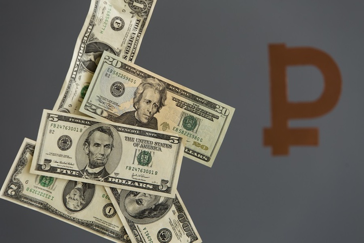 Каким будет курс доллара к рублю: прогноз экономиста