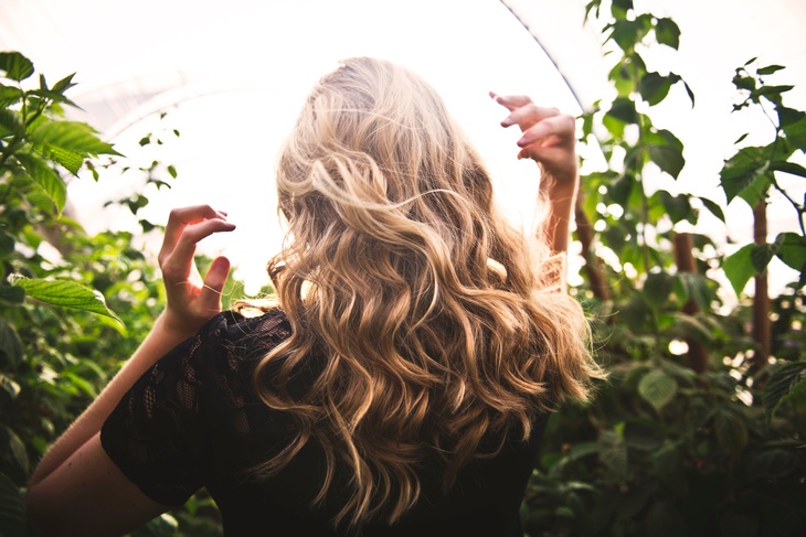 Диетолог назвала самые опасные для женских волос продукты